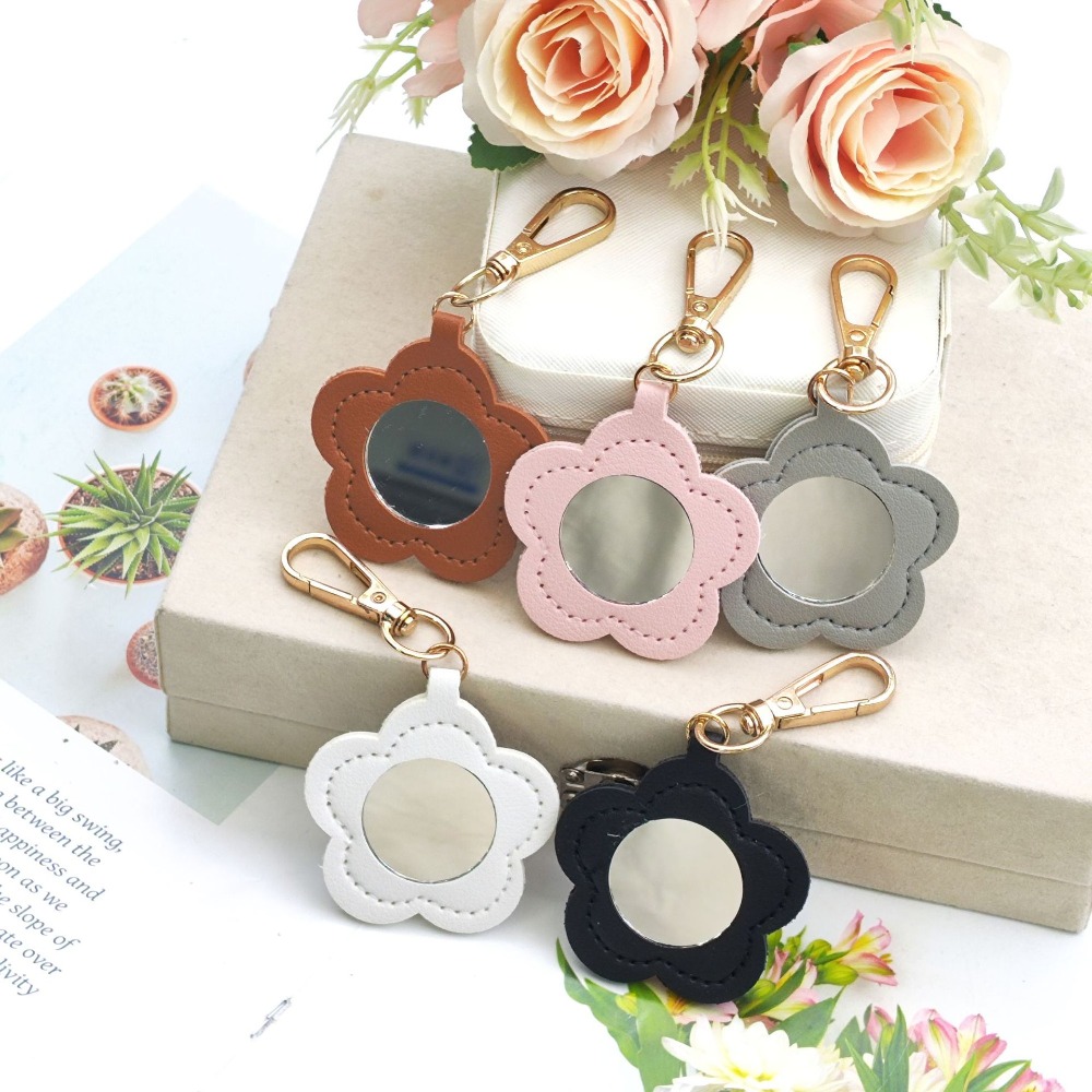 Flower Petal Shaped Mirror Bag - Initial Ring Custom recension och pris