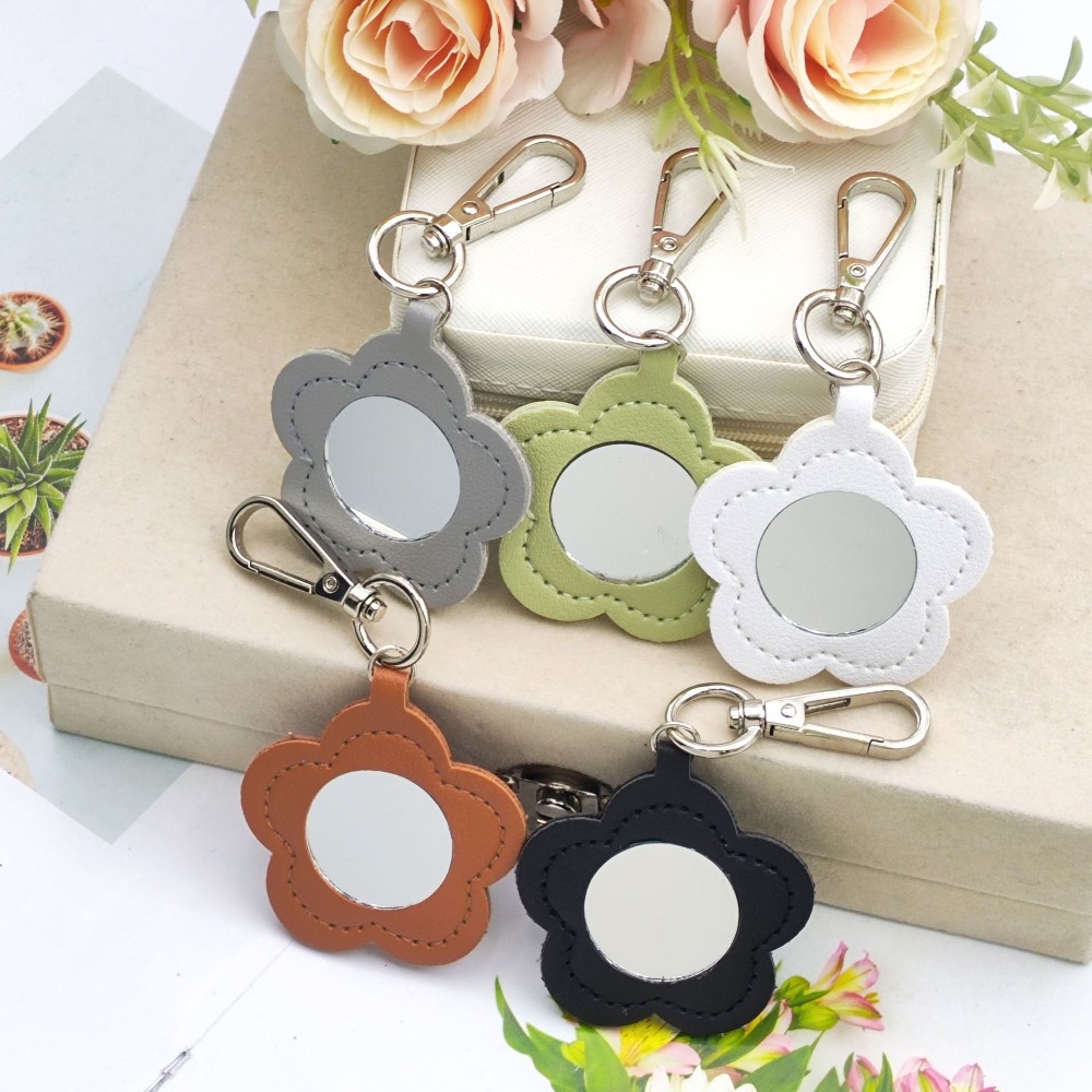 Flower Petal Shaped Mirror Bag - Initial Ring Custom recension och pris